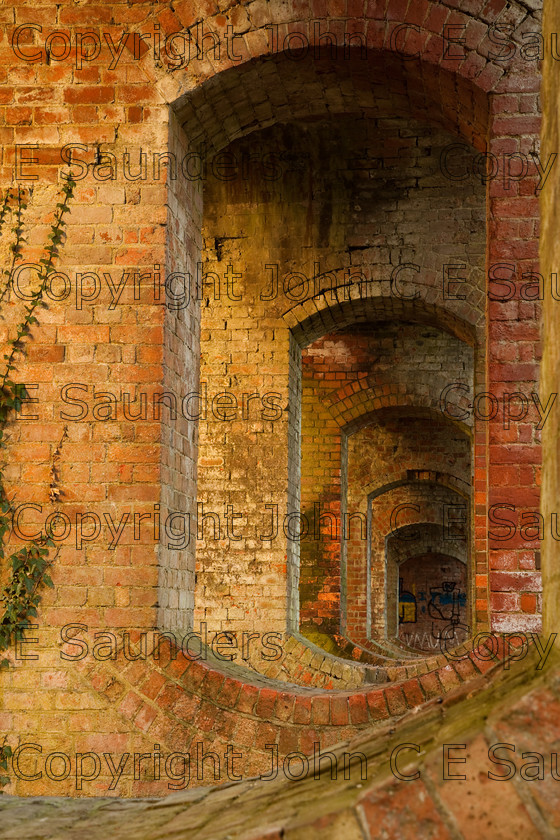 IMG 8500 
 Railway Arches 04 
 Keywords: brick,bricks,red,railway arch,arch,bridge,Victorian,disused,dilapidated,wall,architecture