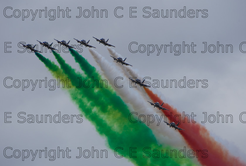 IMG 8306 
 Italian air force display 
 Keywords: aircraft,formation,aeroplane,flying,display,sky,smoke,colours