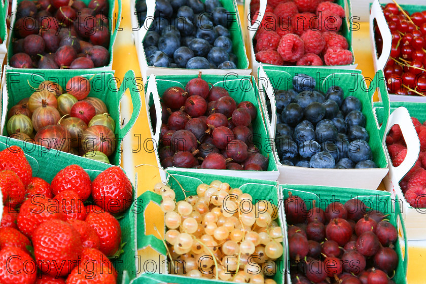 Fruits1 
 Summer fruits for sale 01 
 Keywords: fruit,for sale,market,France,strawberries,blackcurrants,redcurrants,raspberries