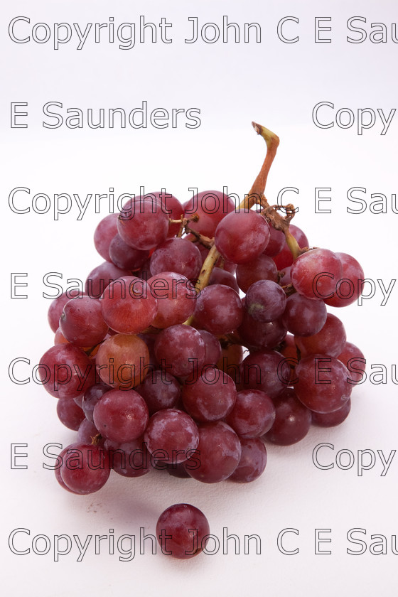IMG 7809 
 Red grapes 
 Keywords: grapes,red,bunch,fruit,isolated,white background,fresh,healthy,food