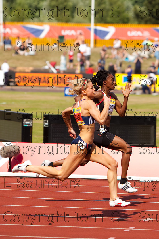 IMG 7928 
 200m final 
 Keywords: Hayley Jones,Abi Oyepitan,UK Athletics championships 2010,200 metre final