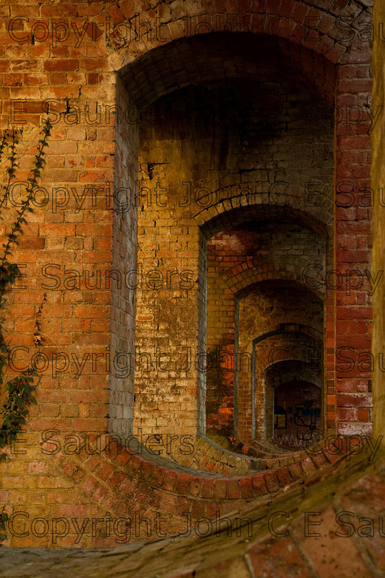 IMG 8499 
 Railway Arches 05 
 Keywords: brick,bricks,red,railway arch,arch,bridge,Victorian,disused,dilapidated,wall,architecture