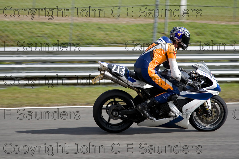 -6886 
 Racer 02 
 Keywords: motorcycle,motorbike,race track,racing,motorcyclist,motorsport,England,UK,Brands Hatch