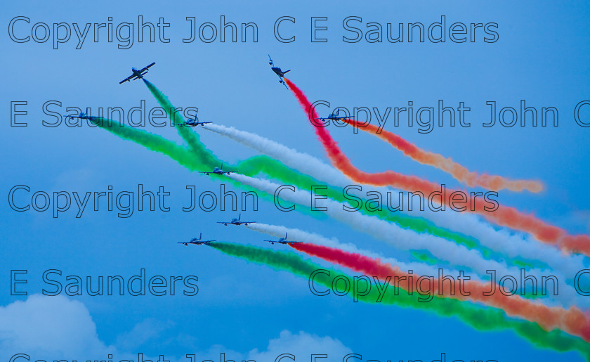 IMG 8284 
 Daredevil Italian air display team 
 Keywords: aircraft,formation,aeroplane,flying,display,sky,blue,smoke,colours