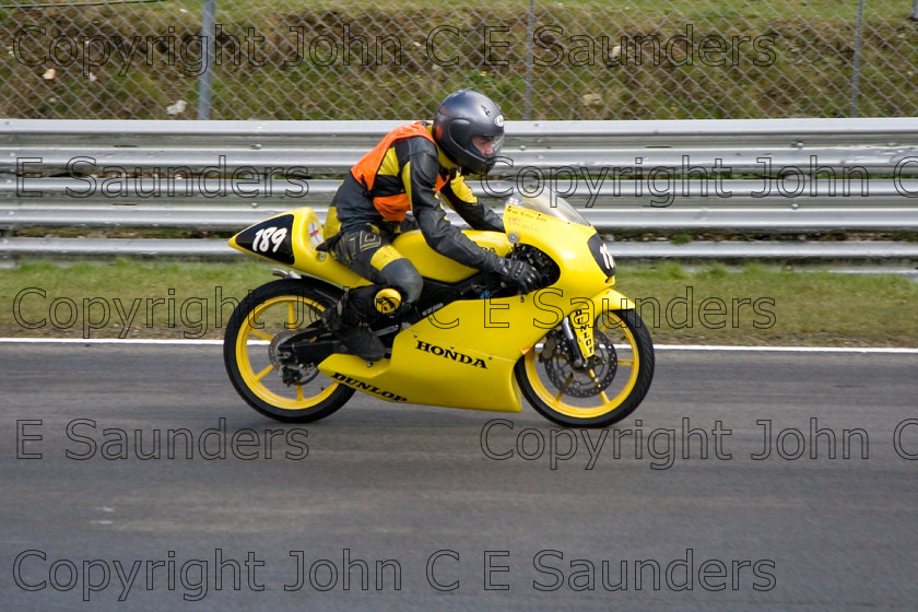 -6825 
 Racer 25 
 Keywords: motorcycle,motorbike,race track,racing,motorcyclist,motorsport,England,UK,Brands Hatch