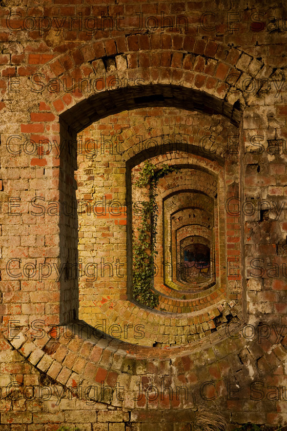 IMG 8503 
 Railway Arch 01 
 Keywords: brick,bricks,red,railway arch,arch,bridge,Victorian,disused,dilapidated,wall,architecture