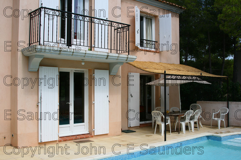 IMG 9067 
 French villa 01 
 Keywords: villa,France,Provence,swimming pool,building,house,holiday